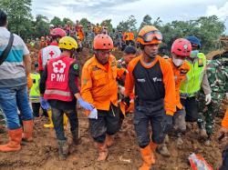 Hujan Deras Hambat Tim Relawan dan DMC Dompet Dhuafa Sisir Pencarian Korban Longsor