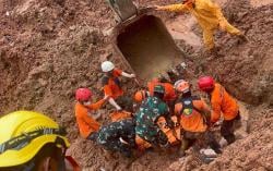 Dua Korban Longsor Majenang Kembali Ditemukan, Lima Warga Masih Tertimbun