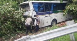 Polisi Gelar Olah TKP Kecelakaan Maut di Tol Cipali, 5 Tewas dan Puluhan Terluka