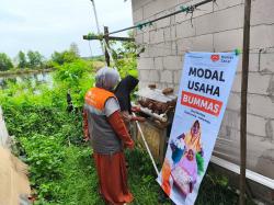 Ibu Tasrini Bangkit Lewat Usaha Ayam Petelur Berkat Dukungan Rumah Zakat