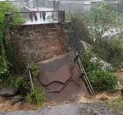 BREAKING NEWS Jembatan Aik Beta di Lombok Timur Ambruk Diterjang Banjir, Dua Kampung Terisolasi