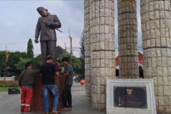 Patung Bung Karno di Alun-alun Indramayu Rusak Tertimpa Tenda, DPRD Jabar Soroti Penanganan