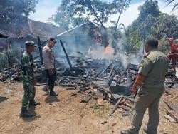 Tungku Api Sambar Tabung Gas Elpiji yang Bocor Satu Unit Rumah Panggung Ludes Terbakar
