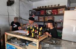 Sat Samapta Polres Pekalongan Gerebek Dua Warung, 23 Botol Miras Ilegal Disita