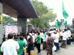Buntut Janji Kampanye Tak Terpenuhi, GP Ansor dan Ratusan Santri Geruduk Pendopo Bupati Cianjur