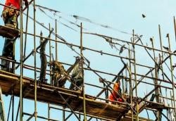 Pekerja Pemasang Baliho di Tegal Tewas Tersengat Listrik