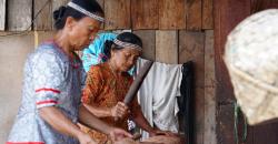 Warisan Budaya Takbenda: Kain Kulit Kayu dan Peran Ina Tobani