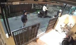 Aksi Komplotan Maling di Karawaci Tangerang Terekam CCTV, Hitungan Menit Dua Motor Raib