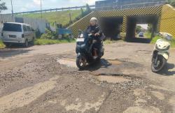 Jalan Rusak di Madiun yang Dikeluhkan Warga, Diduga disebabkan Truk Kontainer
