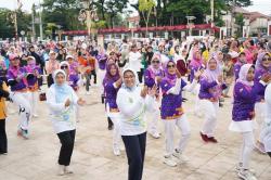 1.500 Warga Meriahkan Senam Sehat Bareng Biyunge di Alun-alun Kebumen
