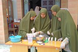Kapal Phinisi, Sablon Kaos, hingga Eksperimen Sains, Serunya Belajar di Pondok Al Irsyad Bondowoso