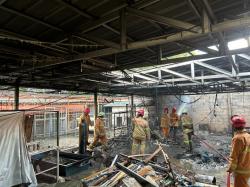 Guest House Dilalap Api, Tiga Unit Damkar Dikerahkan ke Jantung Kota Cirebon