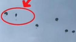 Prajurit TNI Terjun Bebas saat Latihan Penerjunan Payung di Morowali, Parasut Gagal Mengembang