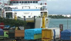 Waspada! Angin Kencang dan  Hujan Deras Berpotensi Ganggu Penyeberangan Merak–Bakauheni