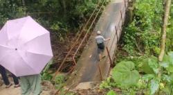Jembatan Ambruk Akibat Hujan Deras di Lebak, Lima Kampung Terisolir