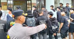 Bawa Senjata Tajam dan Serang Warga, 25 Anggota Geng Motor Ditangkap Polisi di Bandung