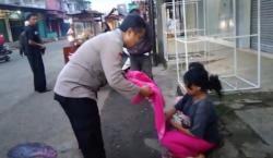 Ibu Hamil Lahirkan Bayi di Pinggir Jalan Plered, Dibantu Warga dan Polisi
