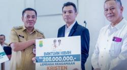 Pemkab Karawang Salurkan Bantuan Hibah dan Bansos untuk Lembaga Keagamaan dan Guru Agama