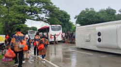 Bus Rombongan Calon Jemaah Umrah Terbalik di Pangkep, Dua Orang Terluka