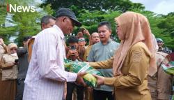 Pemkab Gowa Salurkan 244 Ton Benih Padi Unggul 2024 ke 878 Kelompok Tani