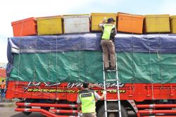 Jelang Akhir Tahun, Karantina Jateng Perketat Pengawasan Lalu Lintas Media Pembawa di Pelabuhan