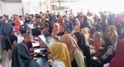 Antrean Panjang di Kantor Pos Rangkasbitung, 56.600 Warga Terima BLT Kesra