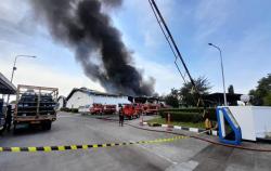 Pabrik Tekstil di Jababeka Cikarang Terbakar, Asap Hitam Membumbung Tinggi