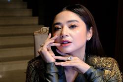 Dewi Perssik Emosi Dituding Usir Irish Bella, Siap Laporkan Akun Penyebar Hoaks Hari Ini