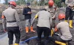 Polda Jatim Kerahkan Personel Bersihkan Lahar Dingin Semeru di Lumajang