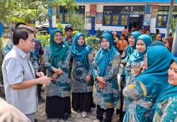 Guru Tak Butuh Seremonial, Mereka Butuh Perlindungan dan Keadilan