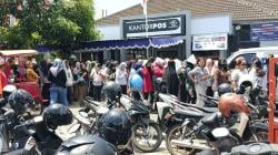 Warga Antre Hingga 3 Jam Demi BLT Kesra, Antrian Membludak hingga Dibuatkan Tenda