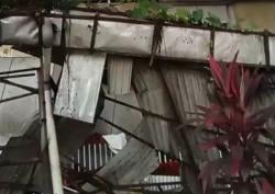Warga dan Pedagang Panik, Ini Penyebab Robohnya Atap Awning Gedung Pasar 16 Ilir Palembang