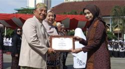 Hari Guru Nasional SMP IT Al Mashduqi Garut Raih Penghargaan Sekolah Peduli Lingkungan Tingkat Jabar