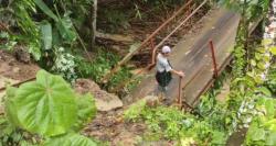 Jembatan Cikaduen Ambruk, Akses Empat Kampung Lumpuh dan BPBD Siapkan Usulan Perbaikan