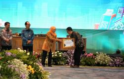 Gubernur Jatim Beri 2 Penghargaan untuk Bojonegoro, Apa Saja? Simak penjelasannya!