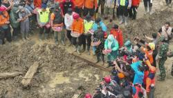 Operasi Pencarian Korban Tanah Longsor Pandanarum Ditutup dengan Tabur Bunga