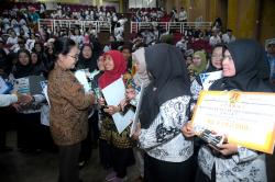 Ketimpangan Kesejahteraan Guru Disorot dalam Peringatan HGN Semarang