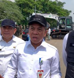 Bupati Aep Pimpin Pembongkaran 171 Bangunan Liar di Interchange Karawang Barat