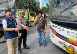Polisi Gelar Tes Urine Pengemudi Angkutan Umum di Pelalawan dalam Operasi Zebra