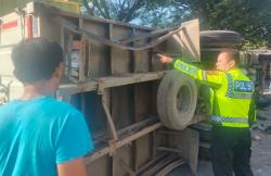 Truk Berbalik Arah, Penumpang Pikap di PekanbaruTewas