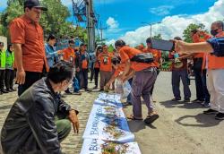Kecewa 7 Bulan Gaji Belum Dibayar, Belasan Karyawan Madiun Umbul Square Gelar Aksi di Depan DPRD