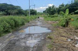 Akses Jalan Warugunung Surabaya Hancur Bertahun-Tahun, Warga Bertaruh Nyawa Tiap Hari