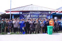 Lanal Cirebon dan DKP Jabar Gelar Aksi Jabar Raksa Sagara di  Pantai Pasir Putih Karawang