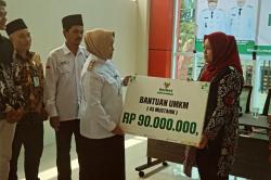 Mama Muda Senyum-Senyum Dapat Bantuan dari Baznas, Apa Itu?