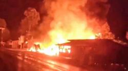 Rumah dan Warung Terbakar Hebat di Kecamatan Sabangau Palangka Raya 