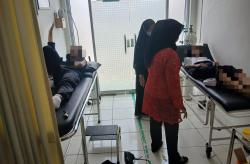 Damkar Evakuasi Sarang Tawon di Sekolah usai 2 Pelajar Jadi Korban Sengatan