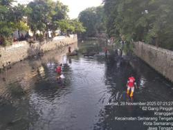 Pemkot Semarang Resik-resik Kali Semarang