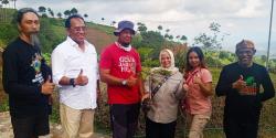 Anggota DPRD Jabar Bareng Aktivis Lingkungan Tanam Pohon di Kawasan Ciremai