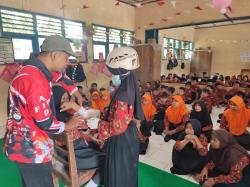 Begini Cara Menolong Orang Mimisan, Jadi Materi Pertolongan Pertama Yang Diajarkan PMI ke Siswa SD