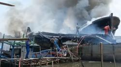 Tiga Kapal Mangkrak di TPI Klidang Lor Hangus Terbakar, Penyebab Masih Diselidiki